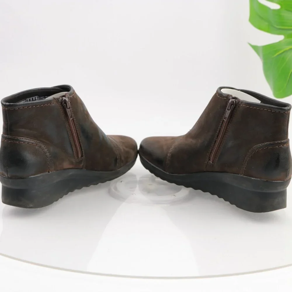 Clarks‎ Womens Caddell Rush Boots Size 7.5 Brown Leather Low Wedge Comfy Booties